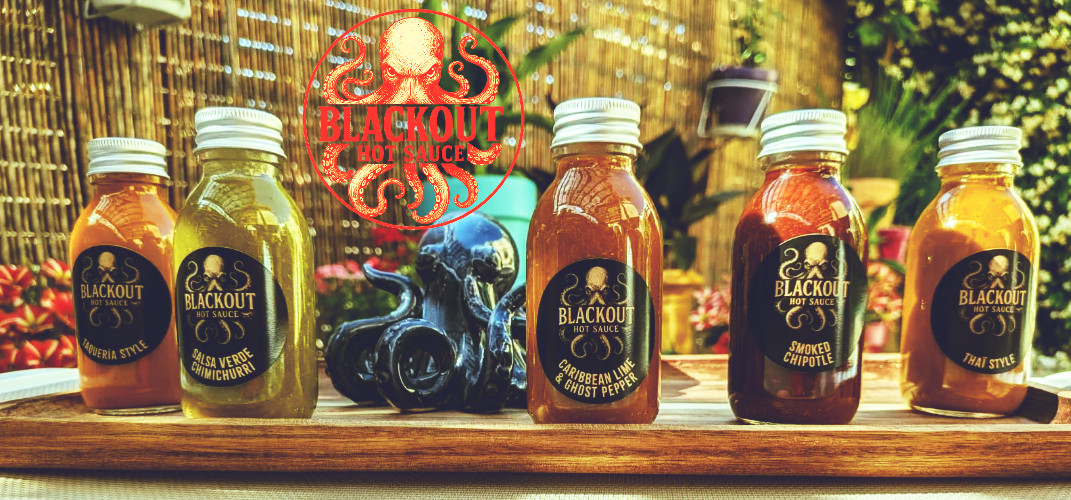 Collection de sauces Blackout Hot Sauce aux piments subtils et saveurs uniques